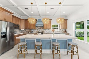 雪櫃、微波爐、焗爐、爐具