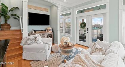 Oceanview Home - Sleeps 12 - 3min walk to beach