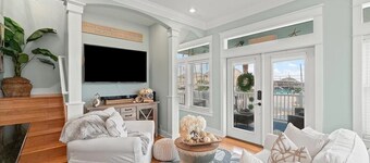 Oceanview Home - Sleeps 12 - 3min walk to beach