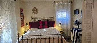 Cozy 2-bedroom cabin on a working mini farm in San Fidel with AC on old route 66