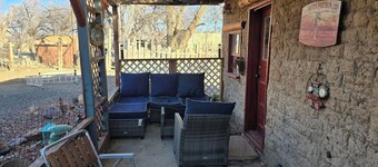 Cozy 2-bedroom cabin on a working mini farm in San Fidel with AC on old route 66