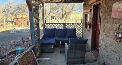 Cozy 2-bedroom cabin on a working mini farm in San Fidel with AC on old route 66