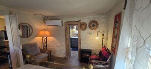 Interior - Cozy 2-bedroom cabin on a working mini farm in San Fidel with AC on old route 66 (San Fidel)