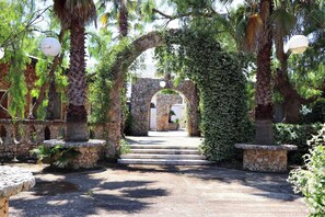 المنطقة المحيطة بالمنشأة