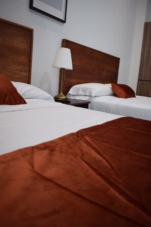 Desk, laptop workspace, iron/ironing board, free WiFi - Hotel Boutique Iyarí (Palmira)
