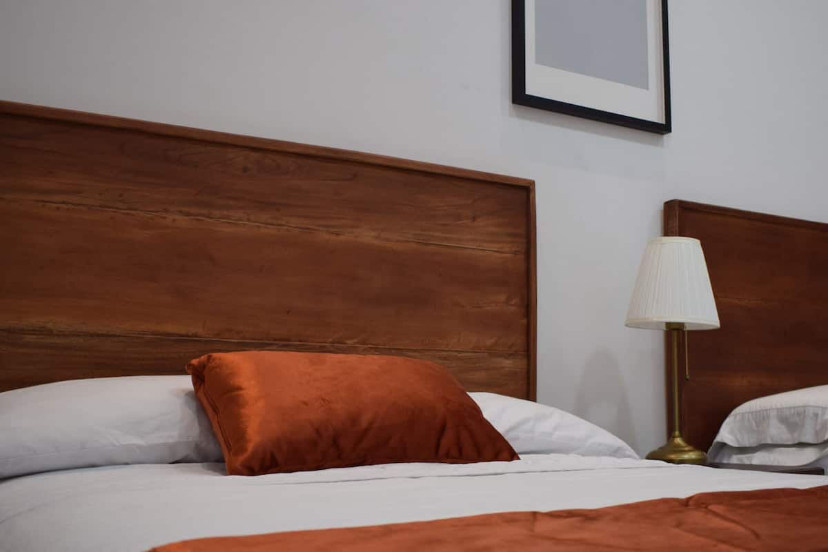 Executive-herbergi með tvíbreiðu rúmi - mörg rúm | Skrifborð, vinnuaðstaða fyrir fartölvur, straujárn/strauborð