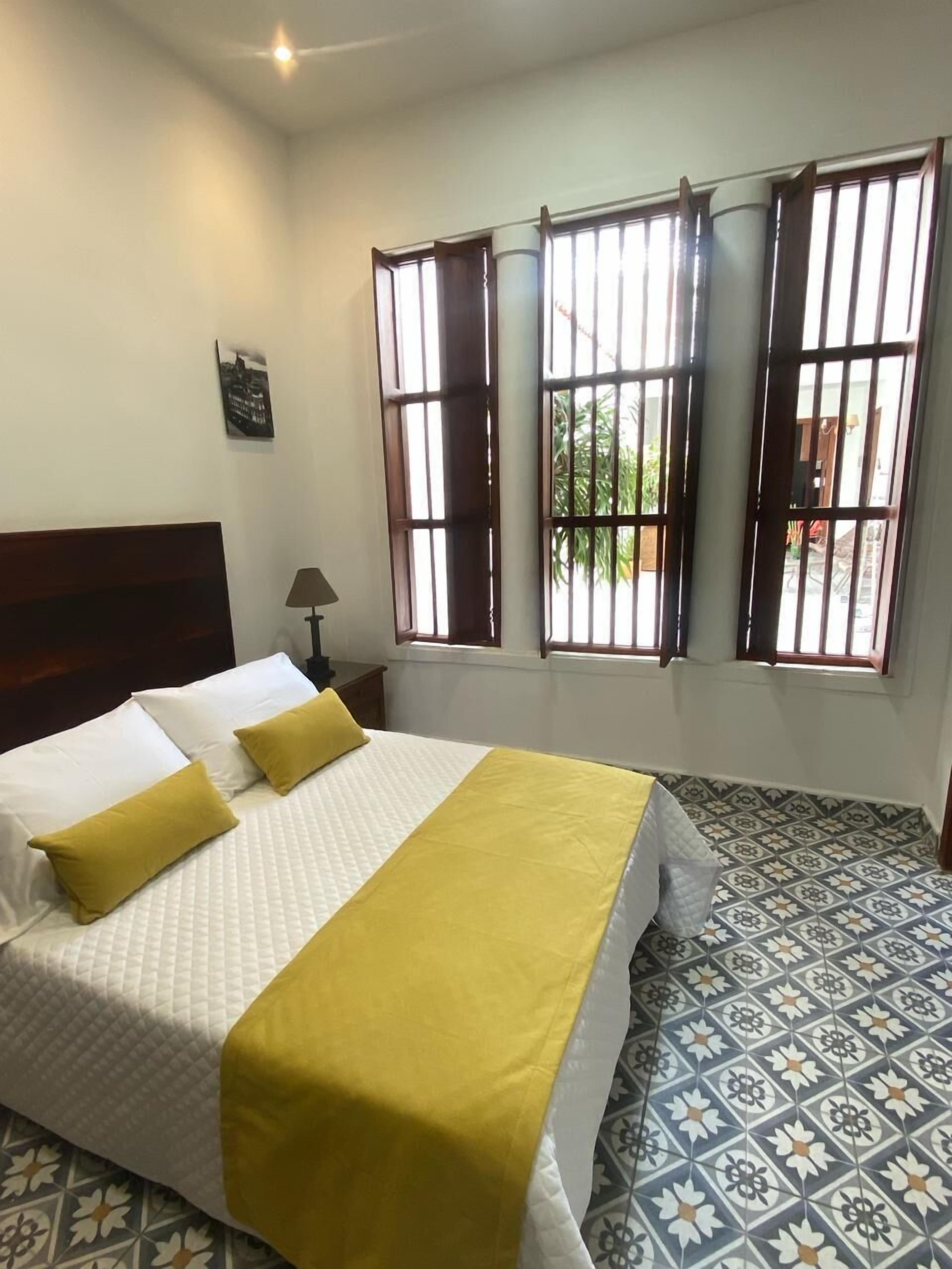 Habitació clàssica, 1 llit doble | Escriptori i espai de treball apte per a portàtils 