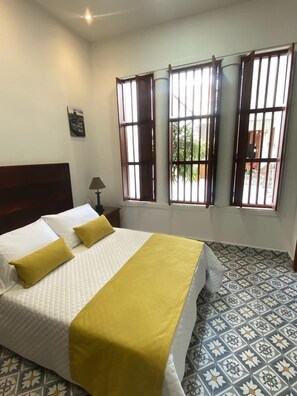 Habitació clàssica, 1 llit doble | Escriptori i espai de treball apte per a portàtils 