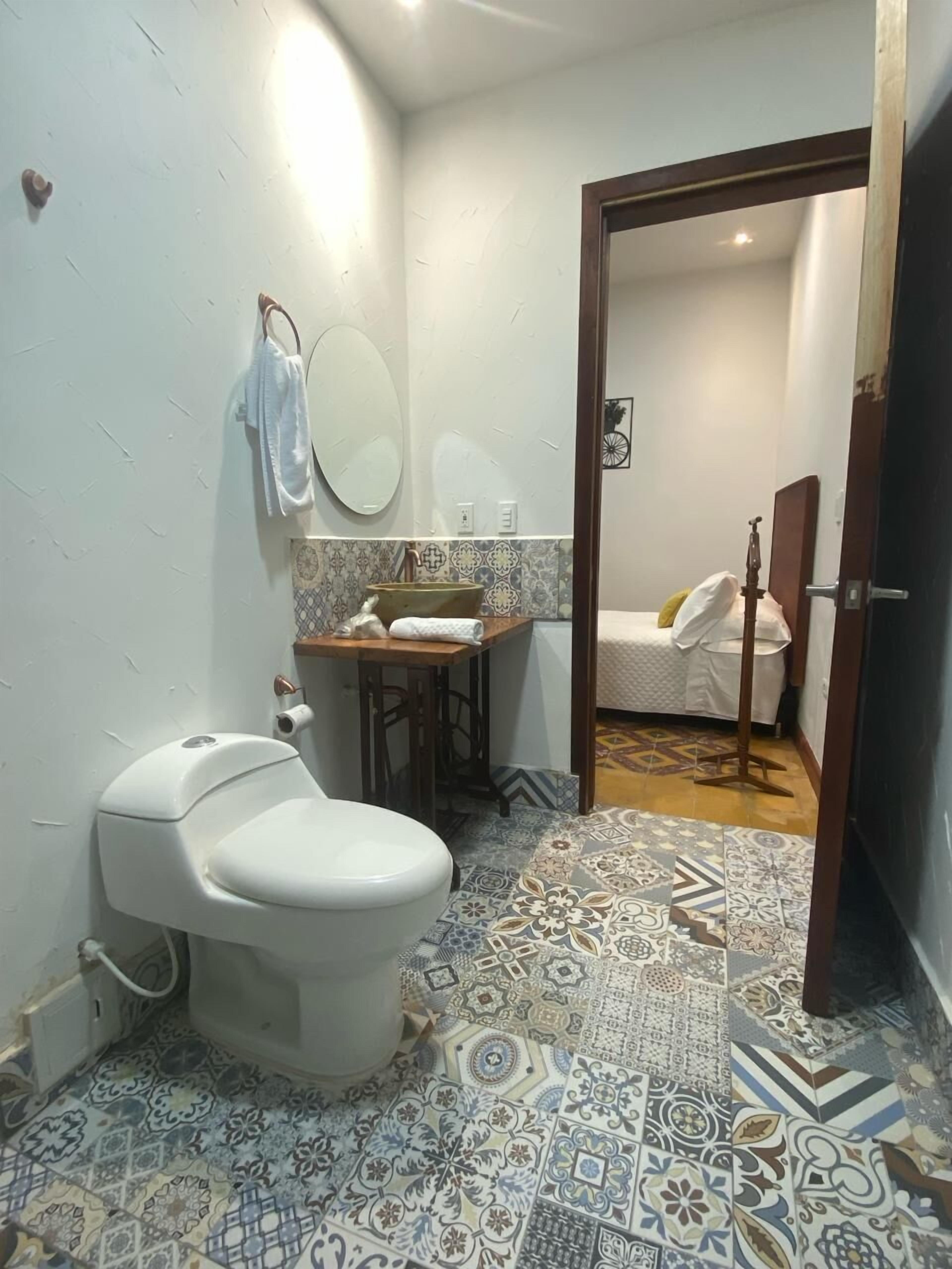 Classic Room, 1 Double Bed | Bathroom | Shower, hair dryer, soap, shampoo