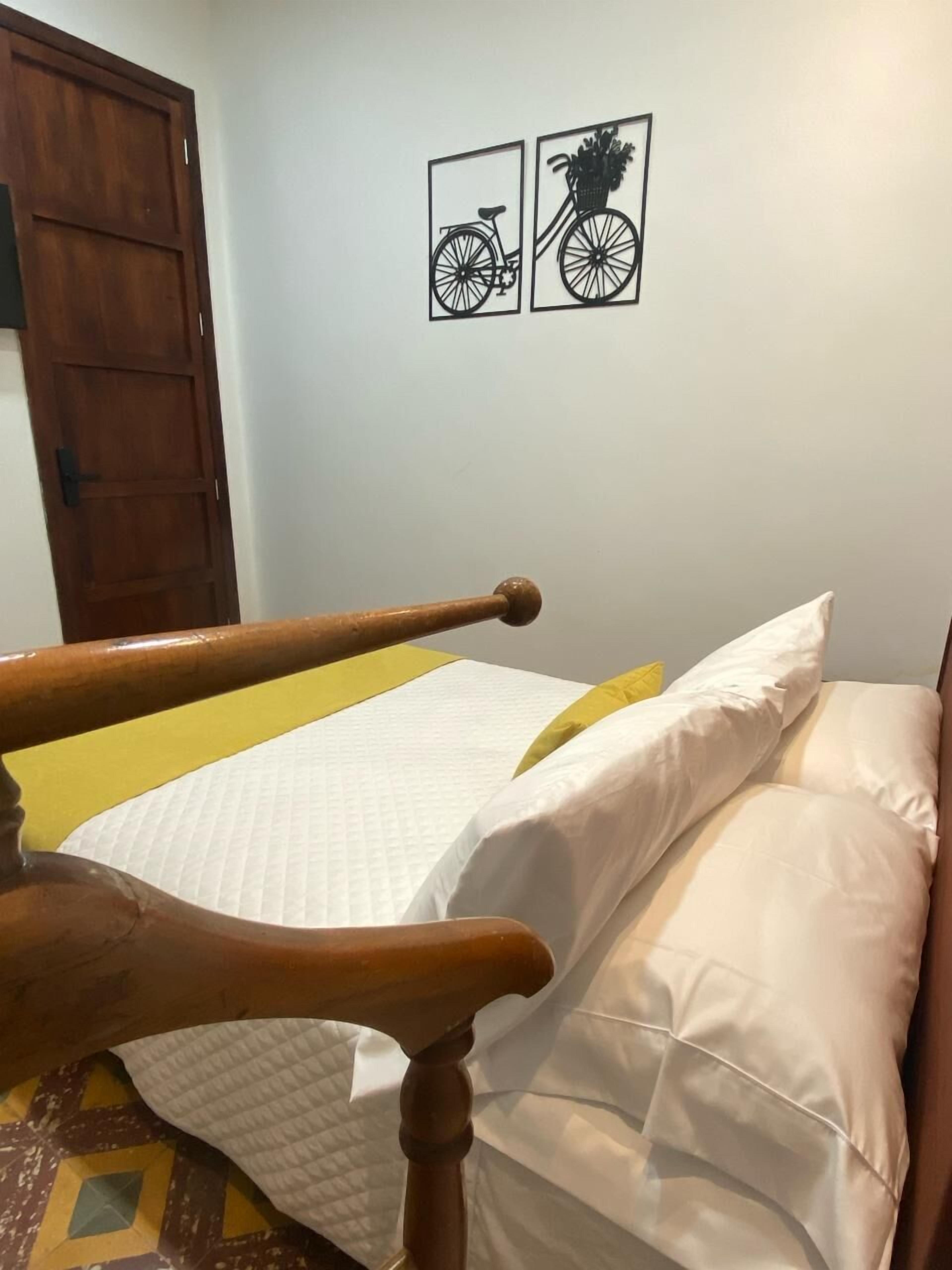 Habitació clàssica, 1 llit individual gran | Escriptori i espai de treball apte per a portàtils 