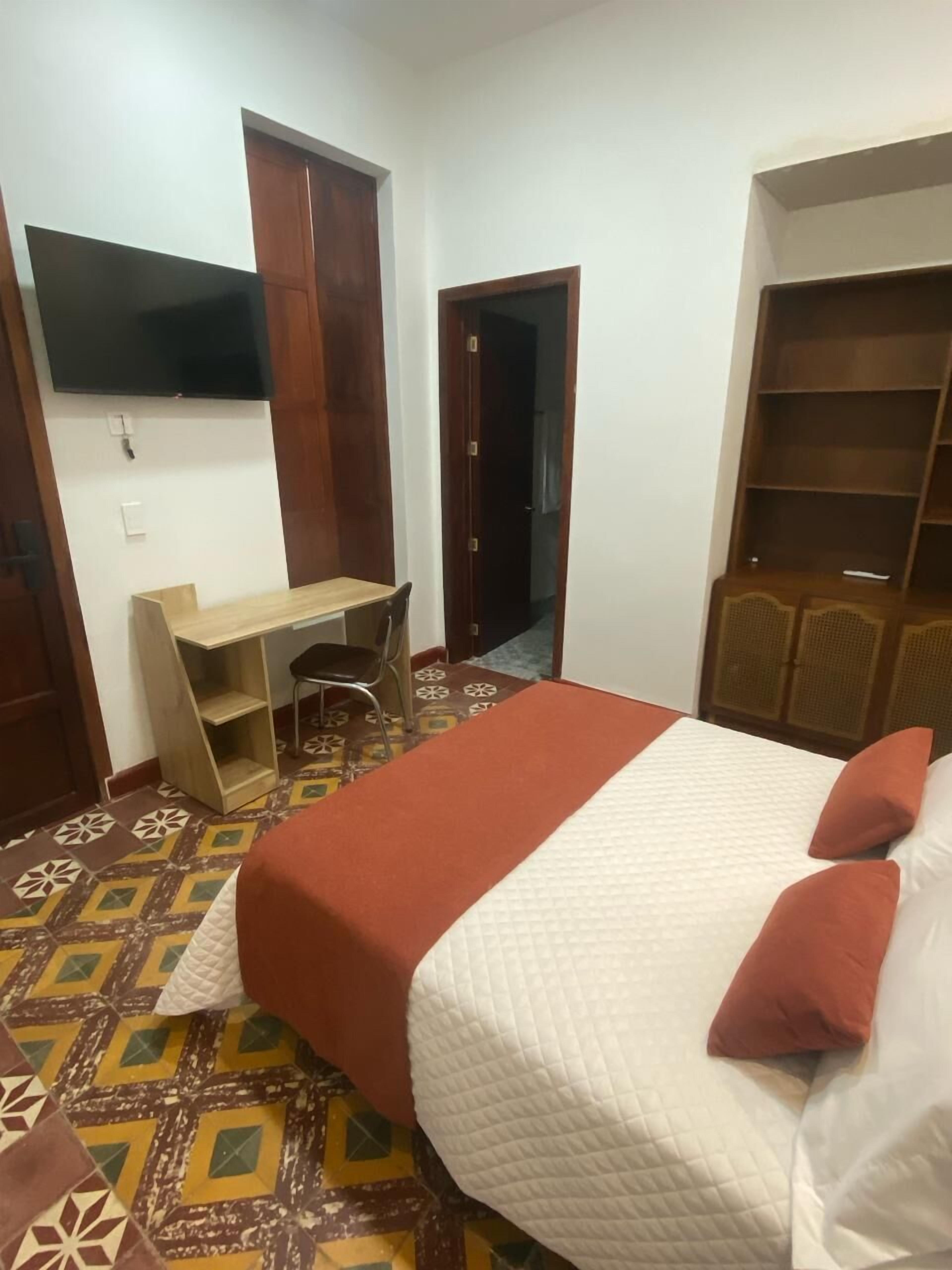 Habitació clàssica, 1 llit doble | Escriptori i espai de treball apte per a portàtils 