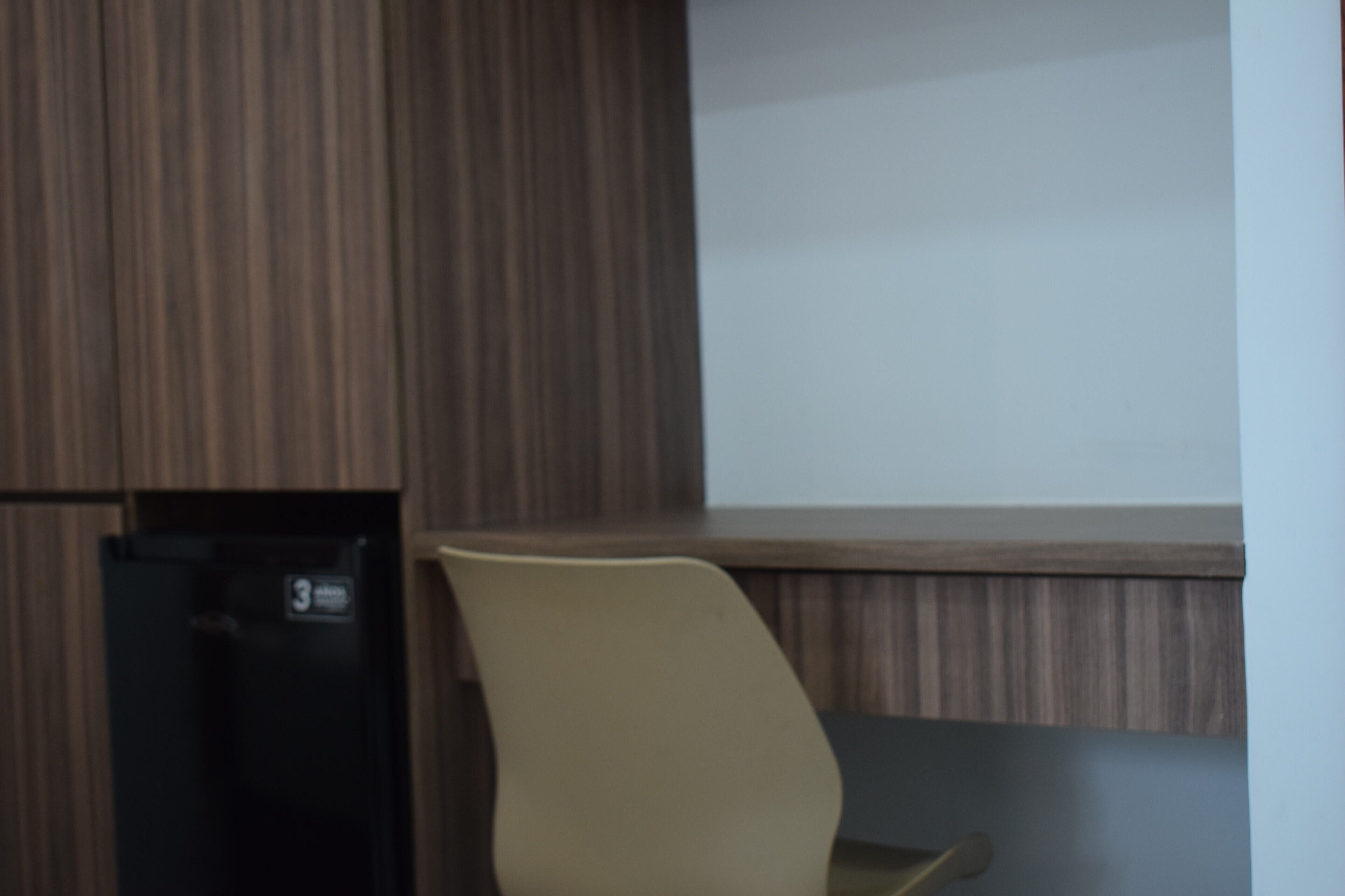 Bureau, espace de travail pour ordinateur portable