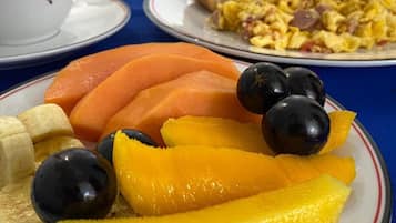 Termasuk sarapan masakan tempatan setiap hari