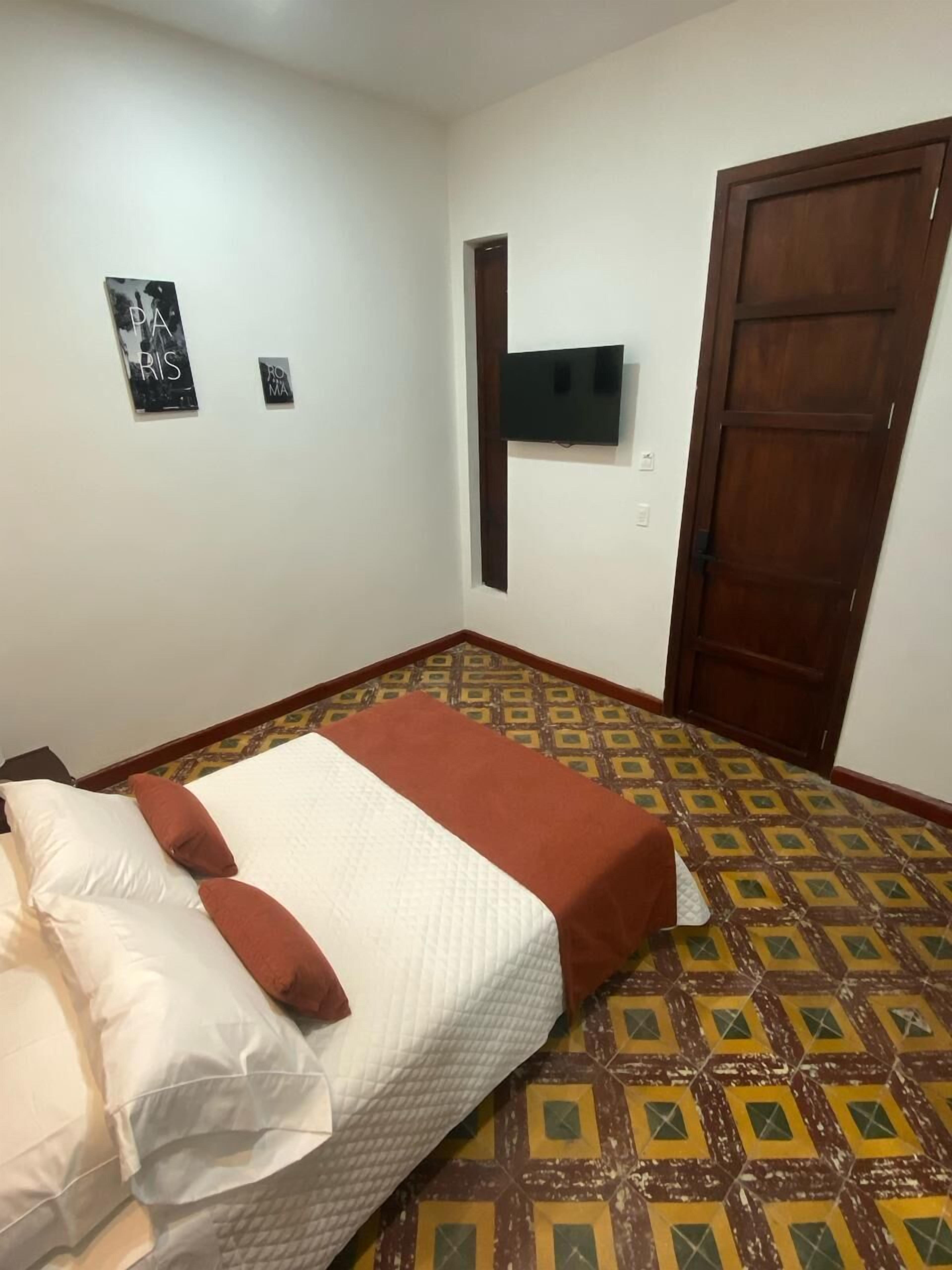 Habitació clàssica, 1 llit doble | Escriptori i espai de treball apte per a portàtils 