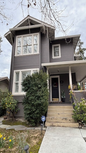 Exterior - New Listing-Spacious 4-bedroom house in San Jose perfect for Super Bowl Weekend (San Jose)