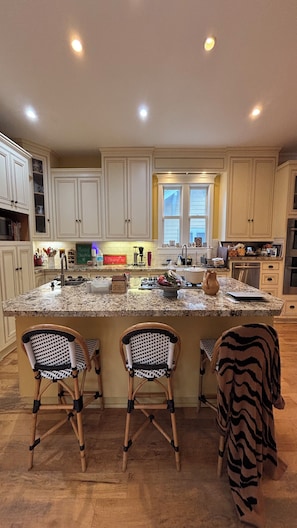 Private kitchen - New Listing-Spacious 4-bedroom house in San Jose perfect for Super Bowl Weekend (San Jose)