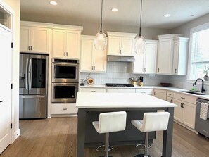 Private kitchen - Modern Comfort Meets Space in This 5BR Portland Home (Portland)