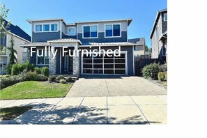 Exterior - Modern Comfort Meets Space in This 5BR Portland Home (Portland)