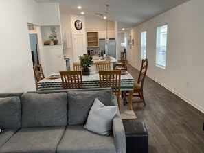 Living area - Breeze Retreat (St. Augustine)
