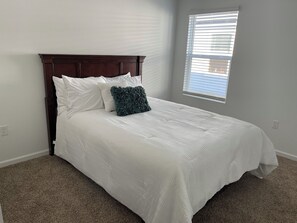 Iron/ironing board, WiFi, bed sheets - Breeze Retreat (St. Augustine)