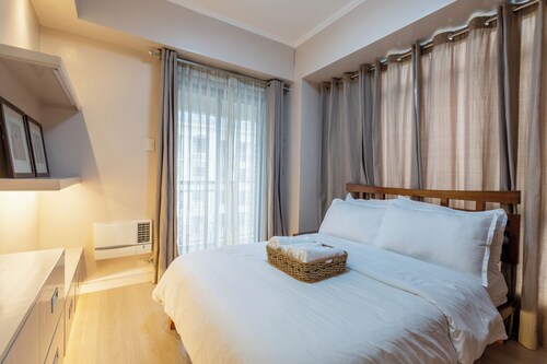 2-bedroom in Forbeswood Heights BGC 17E with balcony