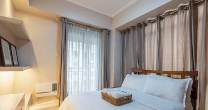 2-bedroom in Forbeswood Heights BGC 17E with balcony