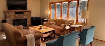 Escape the heat of the summer 3-bedroom house near Idaho Springs.