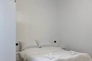 1 bedroom, iron/ironing board, internet, bed sheets