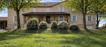 Maison en pierre avec piscine à Penne-d'Agenais