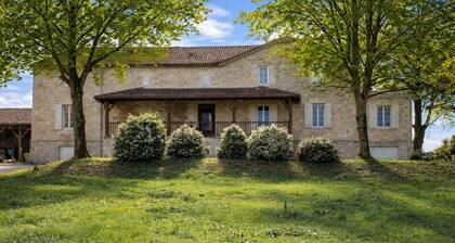 Grande maison en pierre avec piscine à Penne-d'Agenais