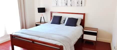 4 bedrooms, iron/ironing board, free WiFi, bed sheets