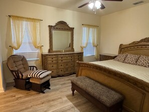 3 bedrooms, iron/ironing board, free WiFi, bed sheets - 3-bedroom house in fabulous Lehigh Acres with AC comfort (Lehigh Acres)