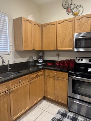 Private kitchen - 3-bedroom house in fabulous Lehigh Acres with AC comfort (Lehigh Acres)