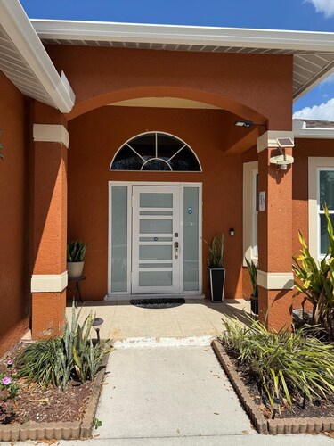 3-bedroom house in fabulous Lehigh Acres with AC comfort