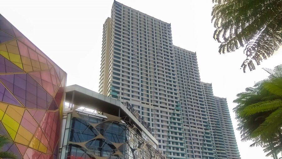 Comfy and Spacious 3BR with Extra Room Grand Kamala Lagoon Apartment By Travelio