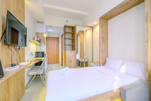 Standard Studio - Comfy And Minimalist Studio Evenciio Margonda Apartment (Depok)
