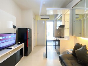 Room - Best Price And Strategic 2Br At Bassura City Apartment (Jakarta)