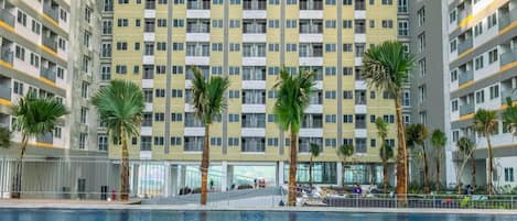 Hồ bơi ngoài trời