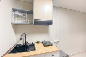 Private kitchen - Good And Spacious Studio Lrt City Royal Sentul Park Apartment (Bogor)