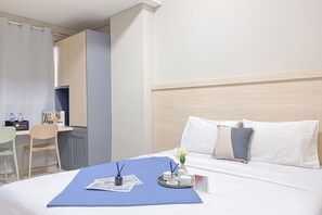 Room - Good And Spacious Studio Lrt City Royal Sentul Park Apartment (Bogor)