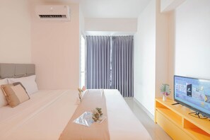 Interior - Minimalist Studio Room Grand Kamala Lagoon Apartment (Bekasi)