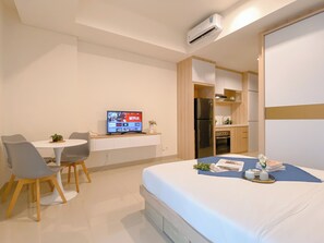 Standard Studio - Cozy And Neat Studio At Cleon Park Apartment (Jakarta)