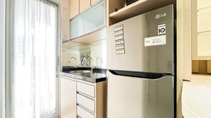 Standard Apartment | Private kitchen | Electric kettle - Warm And Comfy 2Br At Green Bay Pluit Apartment (Jakarta)