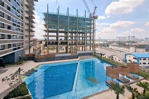 Outdoor pool - Comfortable And Relaxing Living In Studio At Apartment Collins Boulevard (Tangerang)