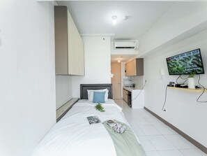 Standard Studio - Comfy And Neat Studio At Tokyo Riverside Pik 2 Apartment Near Tokyo Hub (Teluknaga)