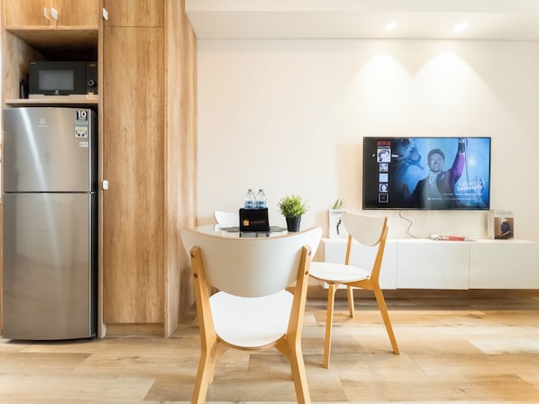 Interior - Warm And Spacious 2Br At Gold Coast Apartment (Jakarta)