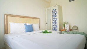 Room - White Tone 2Br At Podomoro Golf View Apartment (Gunung Putri)