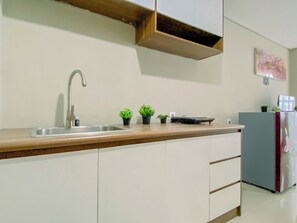 Private kitchen - Cozy Studio Apartment Royal Sentul Park (Bogor)