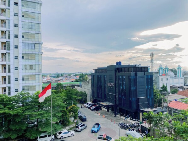 Standard Apartment | City view - Compact White Tone 2Br At Pakubuwono Terrace Apartment (Jakarta)