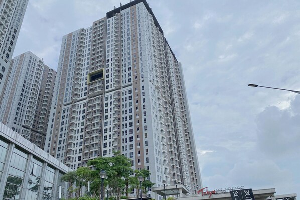 Exterior - Restful Living Studio At Apartment Tokyo Riverside Pik 2 (Teluknaga)